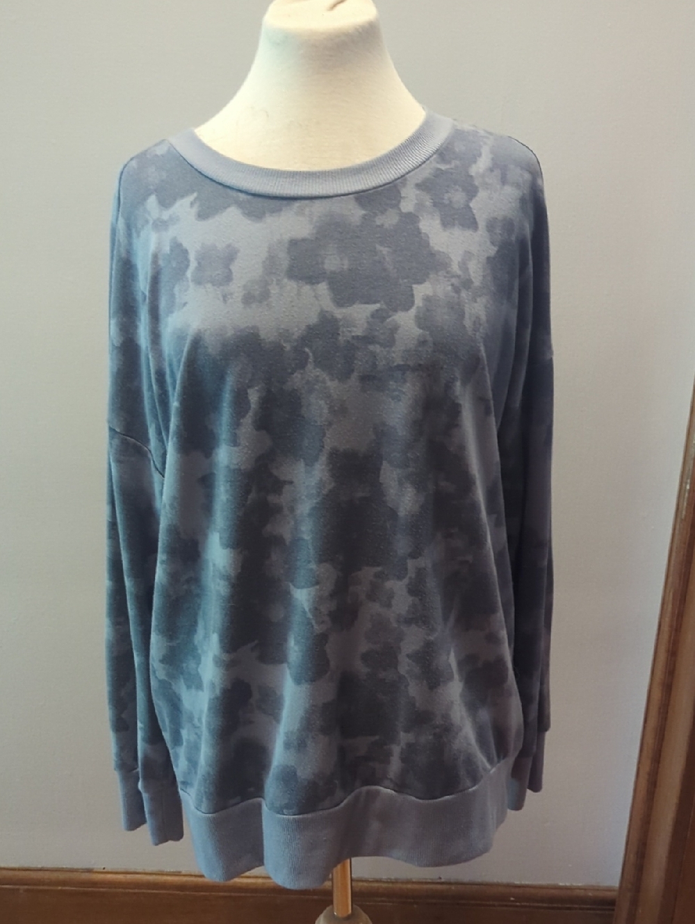 Women's Plus Washed Camo Crewneck Sweater - Blue Gray